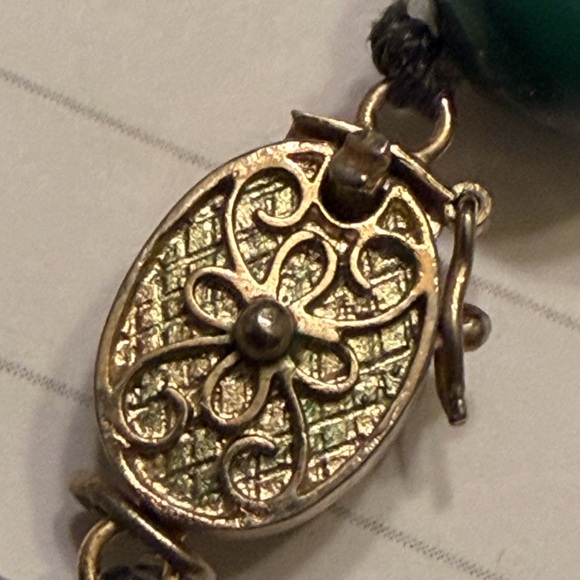 Vintage Malachite Necklace • traditional Hand Knotted silk• Silver gilt clasp - Picture 4 of 10